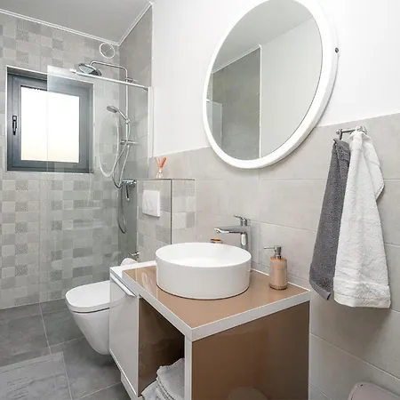 Holiday home 4 Bedroom Lovely In