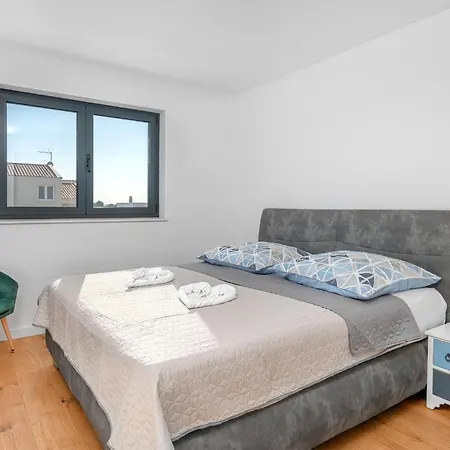 4 Bedroom Lovely In Holiday home *