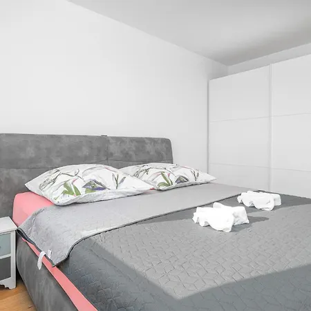 4 Bedroom Lovely In Vodice