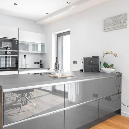 4 Bedroom Lovely In