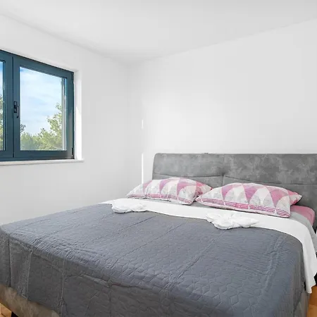 4 Bedroom Lovely In Vodice