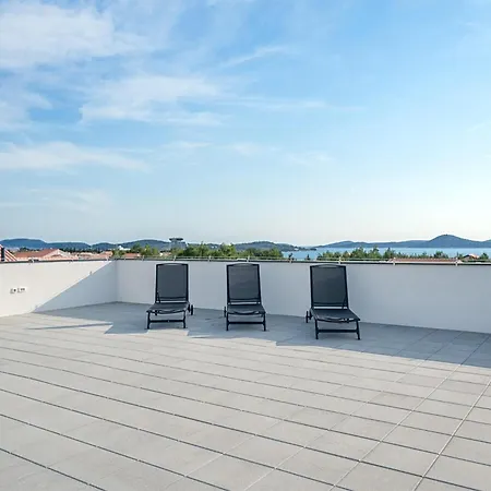 4 Bedroom Lovely In Holiday home