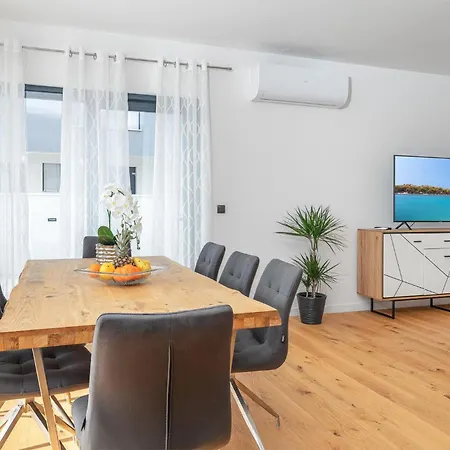 4 Bedroom Lovely In